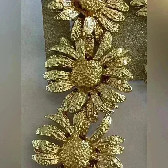 Natasha gold sunflower earrings - Picture 3 of 4